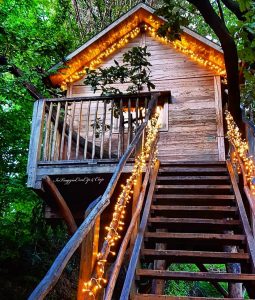 casa sull'albero regali di natale