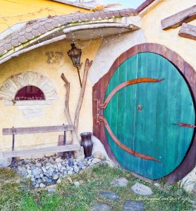 porta casa hobbit piemonte b&b pervinca