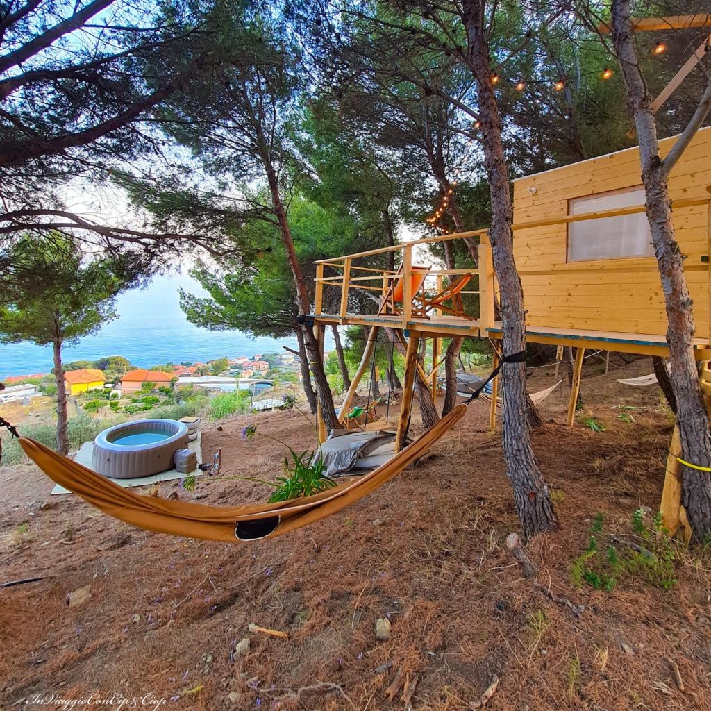 casetta sull'albero con terrazza