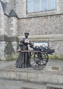 molly malone statue dublino