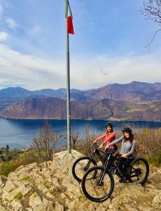ebike lago d'orta in viaggio con cip e ciop