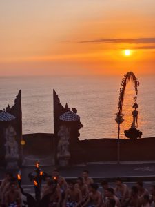 danza kecac Tempio di Uluwatu indonesia