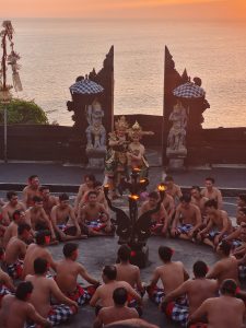 danza kecac Tempio di Uluwatu indonesia