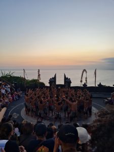 danza kecac Tempio di Uluwatu indonesia