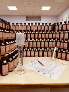 grasse laboratorio profumo personalizzato in viaggio con cip e ciop costa azzurra